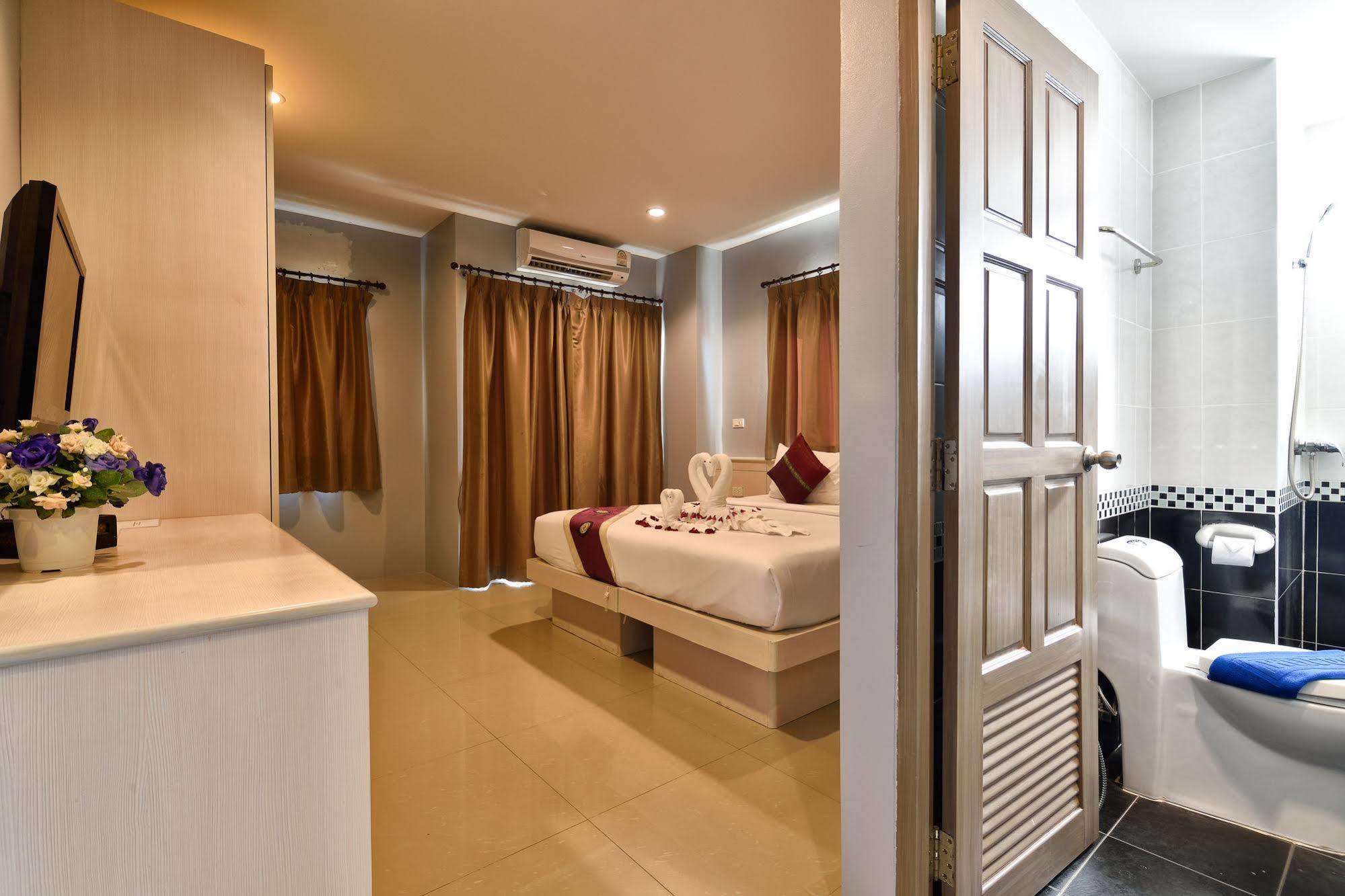 88 Hotel Patong Exteriör bild
